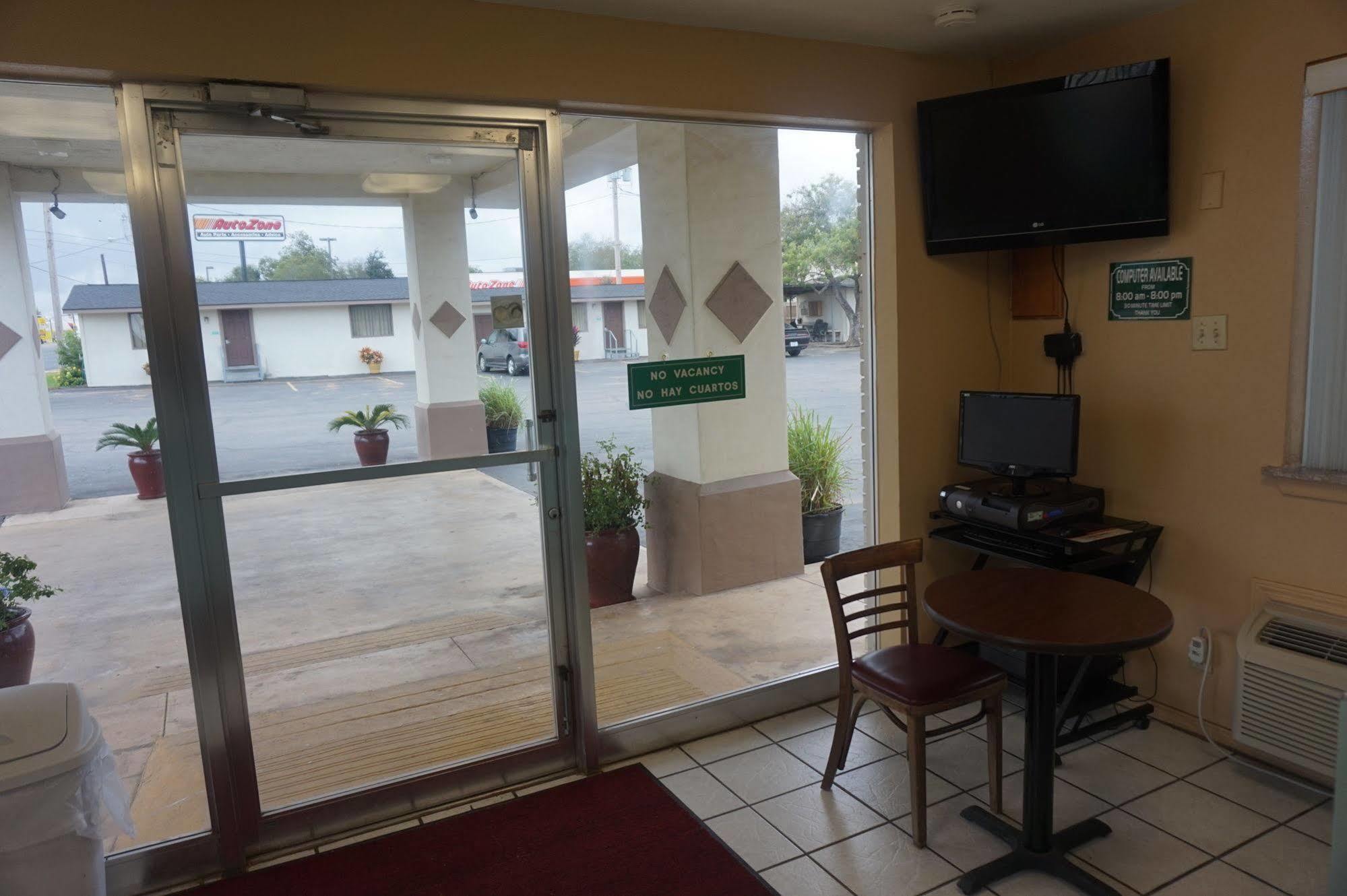 Executive Inn Pearsall Zewnętrze zdjęcie